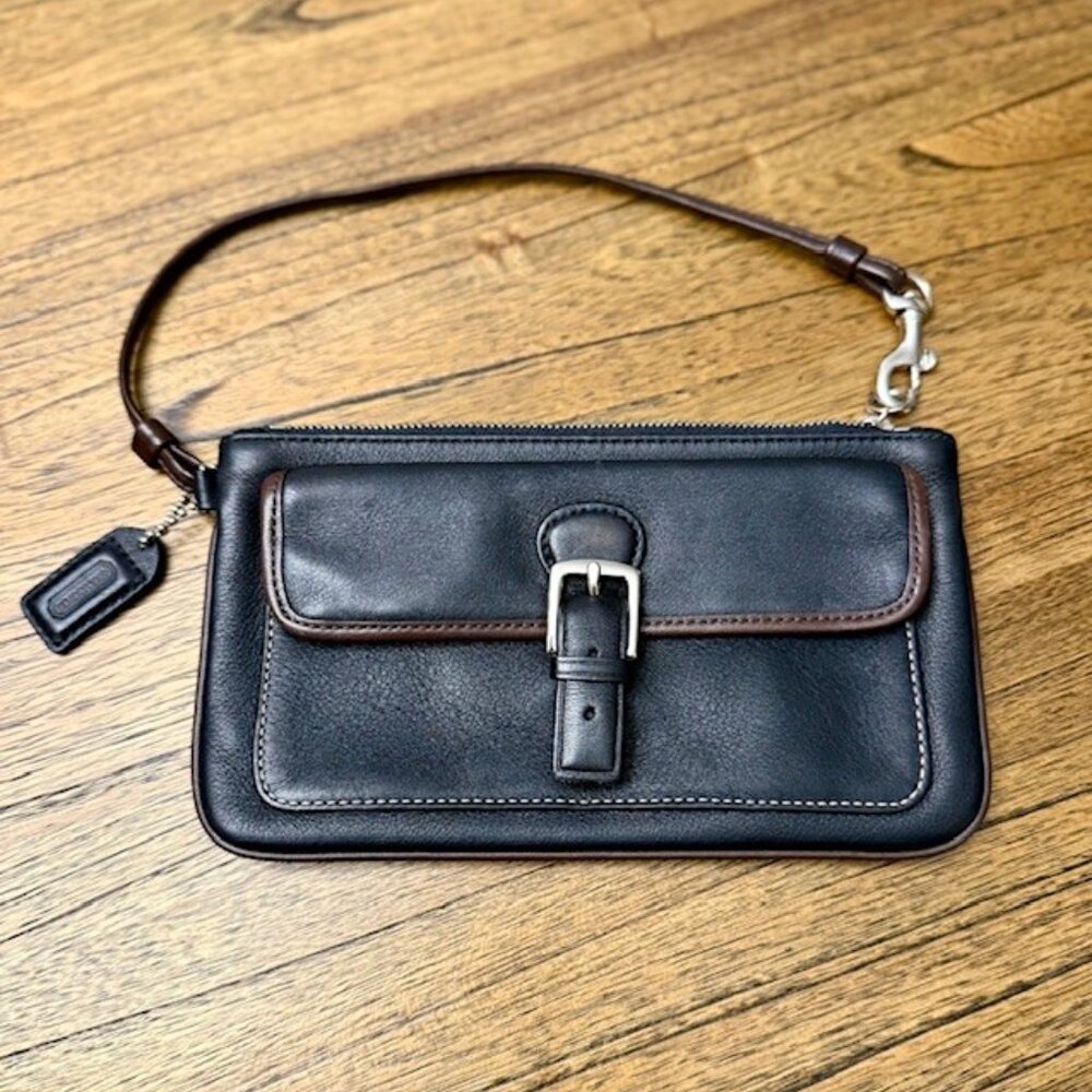 COACH "SOHO" Vintage Leather Wristlet - Picture 2 of 14